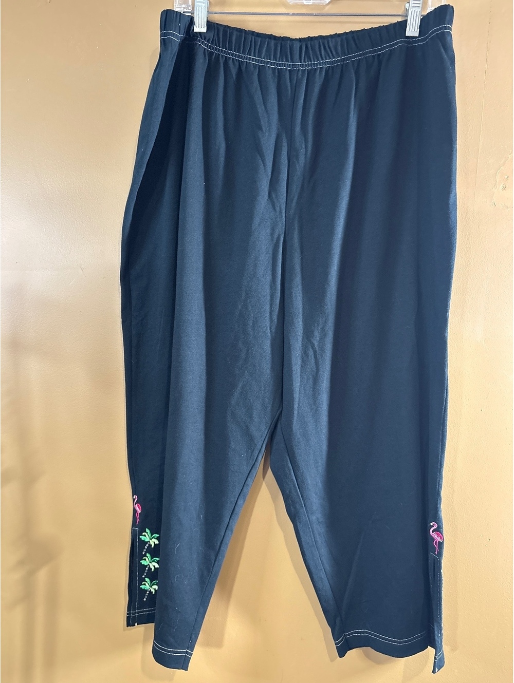 HC1320 Quacker Factory Black Cotton Capris with Flamingo and Palm Tree Embroder